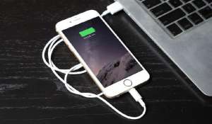總抱怨手機(jī)電池充電不耐用？也許是你充電的姿勢不對
