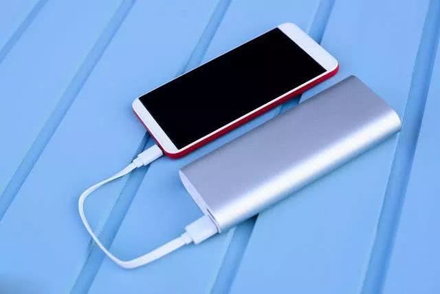 玩機達人：手機邊充電邊玩，消耗的電量是來自電池還是充電器呢？